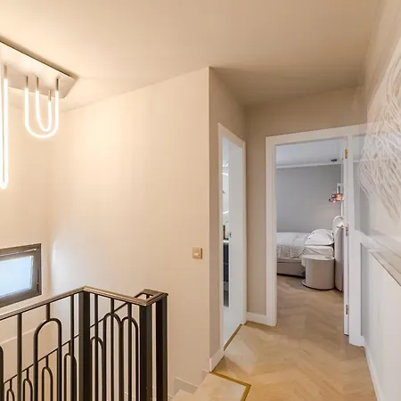 Seashell Crown Luxury Apartment